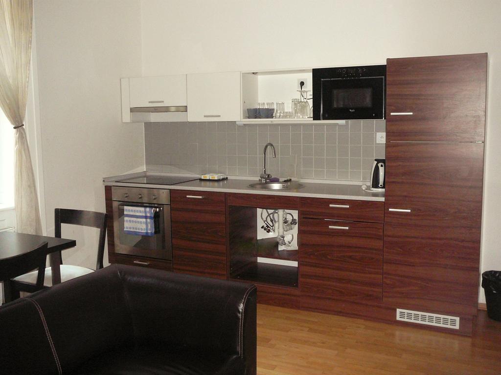 Lion Apartments Medena, Big Size, High Ceilings Bratislava Esterno foto
